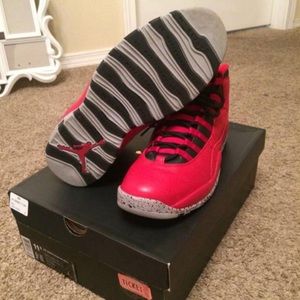 RETRO 10 “BULLS OVER BROADWAY”